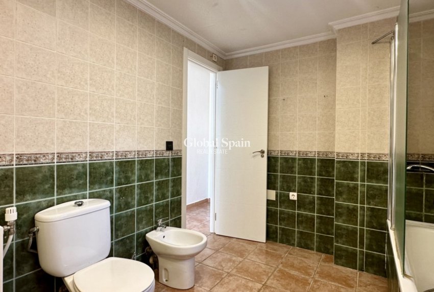 Revente - Villa -
ORIHUELA COSTA - VILLAMARTÍN