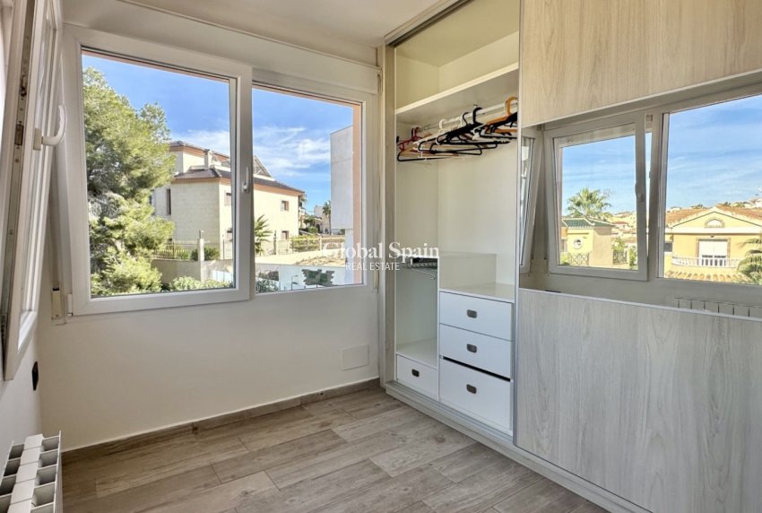 Revente - Villa -
ORIHUELA COSTA - VILLAMARTÍN