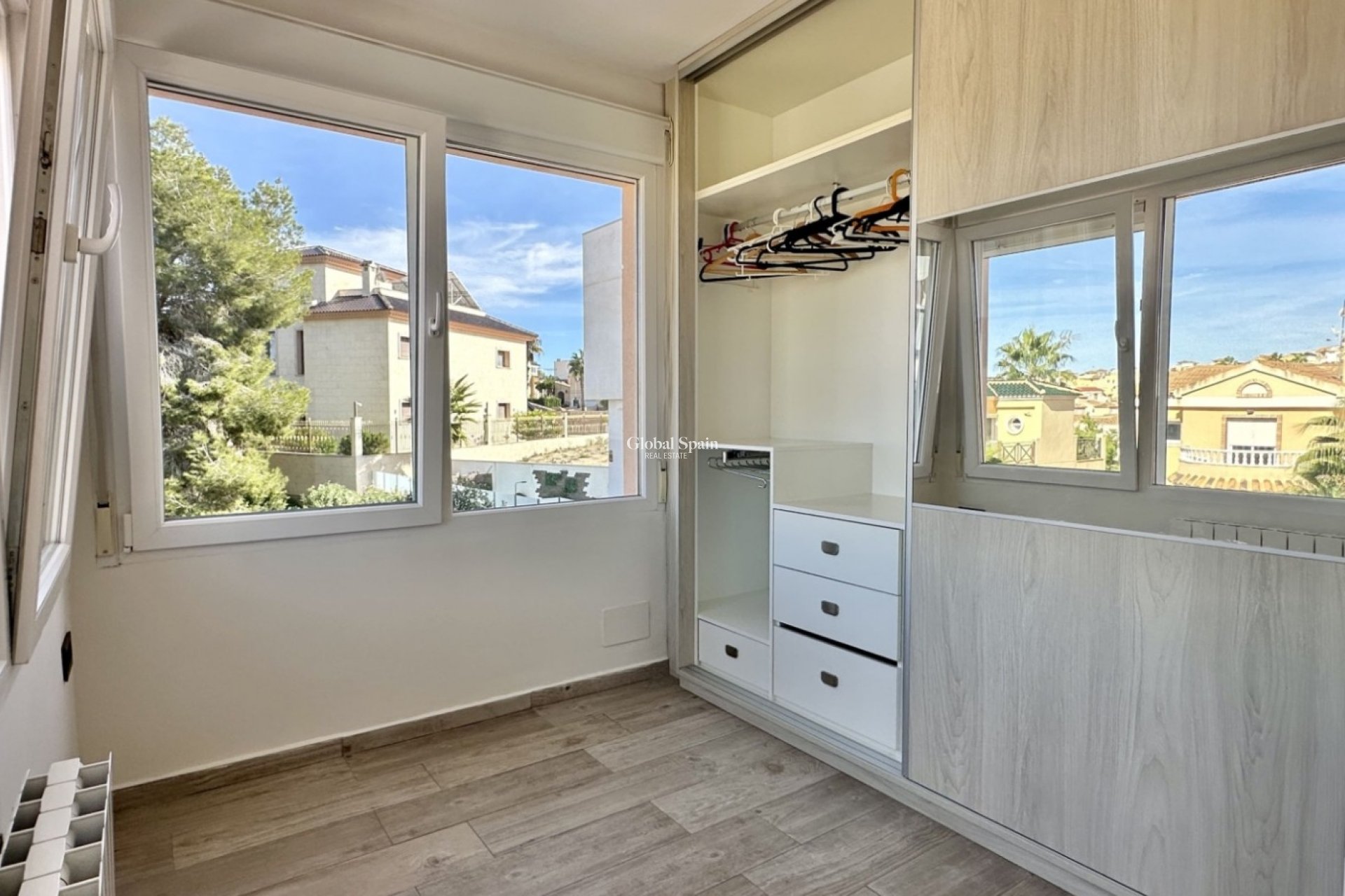 Revente - Villa -
ORIHUELA COSTA - VILLAMARTÍN