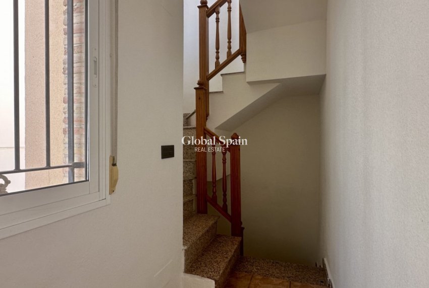 Revente - Villa -
ORIHUELA COSTA - VILLAMARTÍN