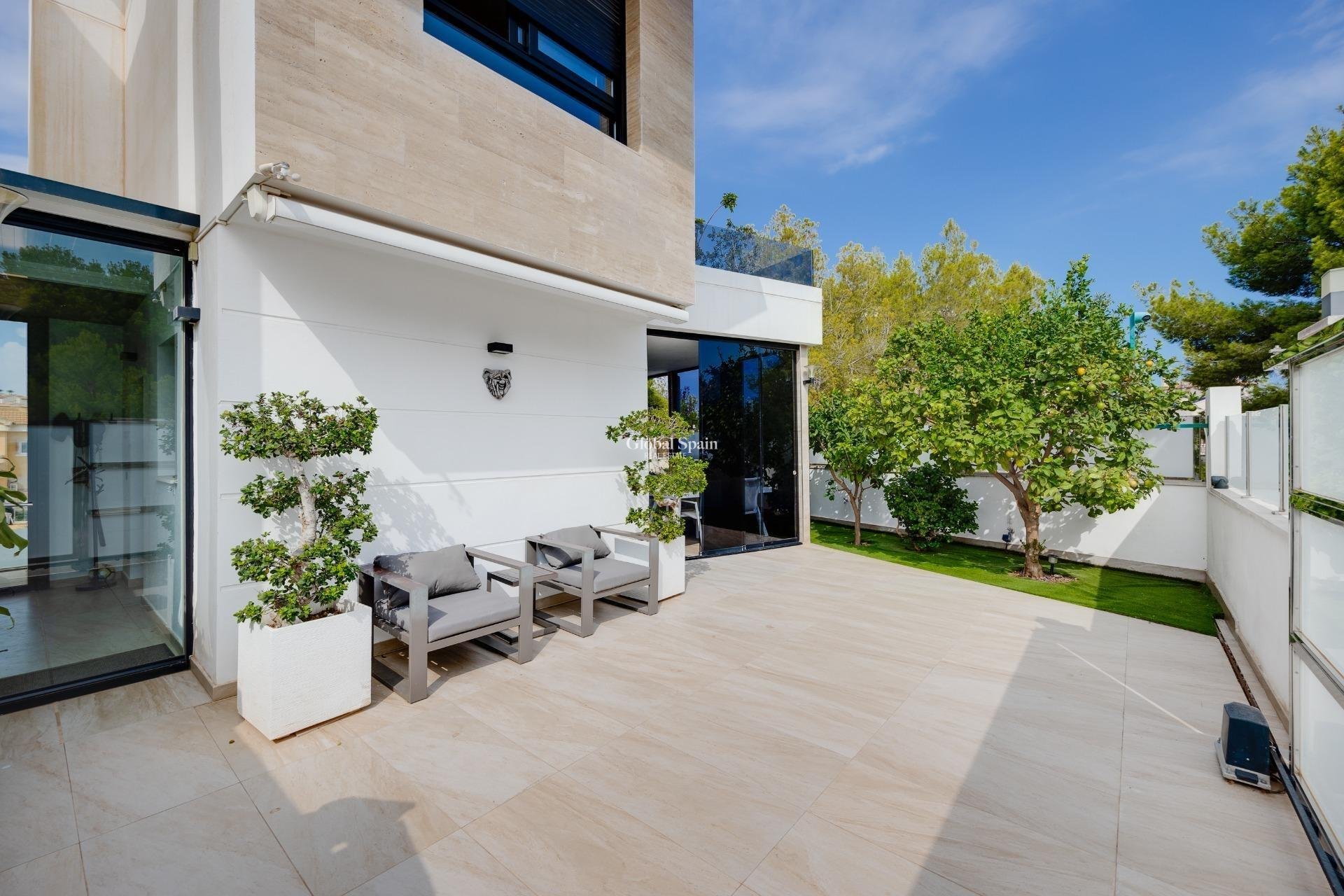 Revente - Villa -
ORIHUELA COSTA - VILLAMARTÍN