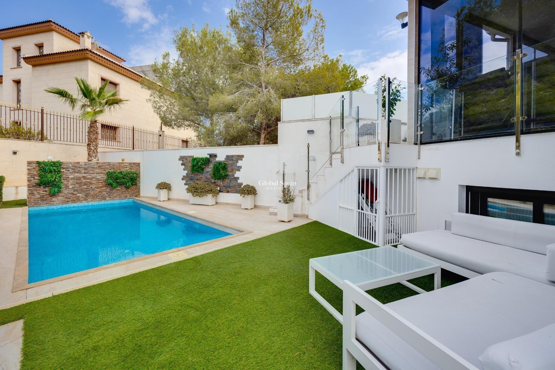 Revente - Villa -
ORIHUELA COSTA - VILLAMARTÍN