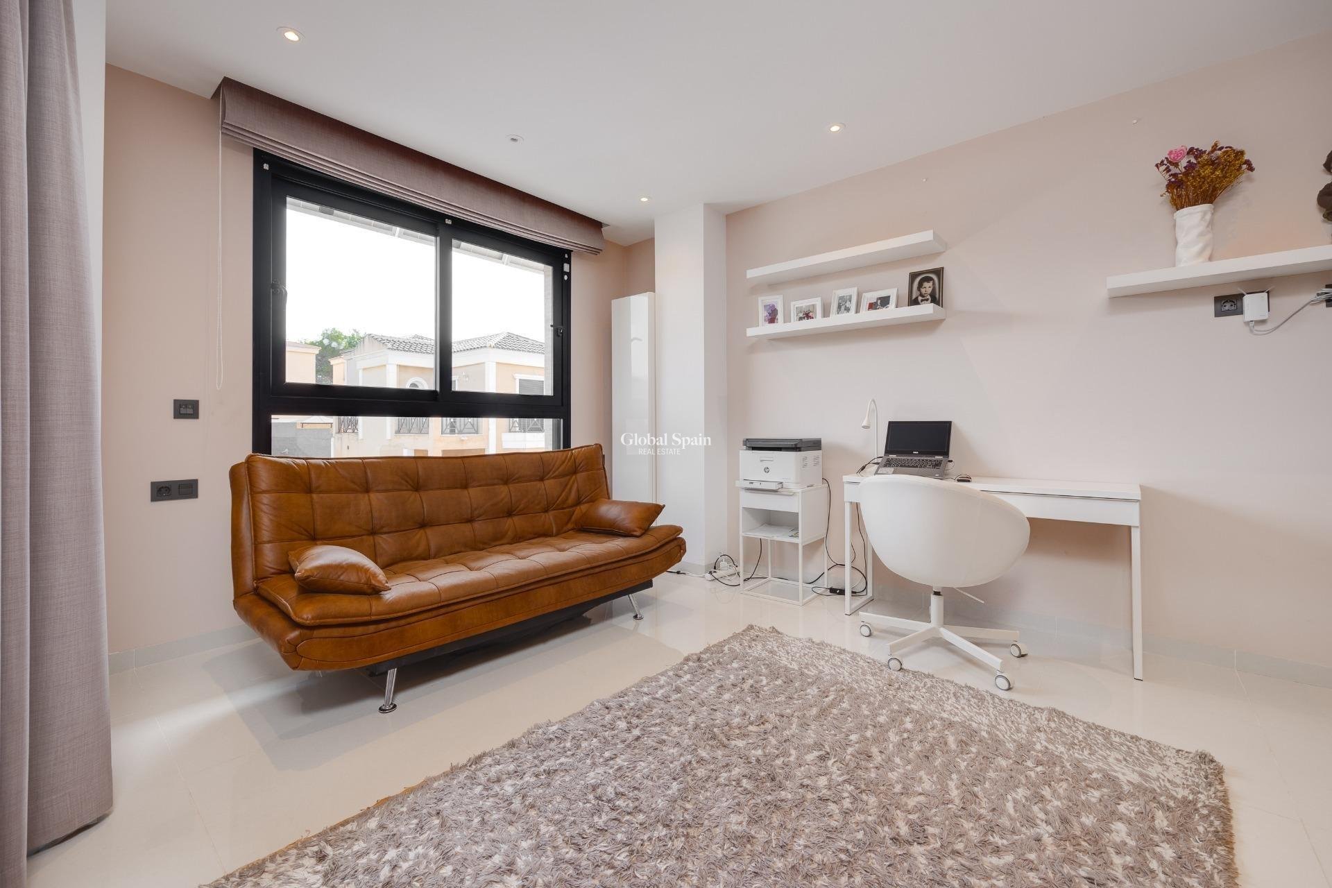 Revente - Villa -
ORIHUELA COSTA - VILLAMARTÍN