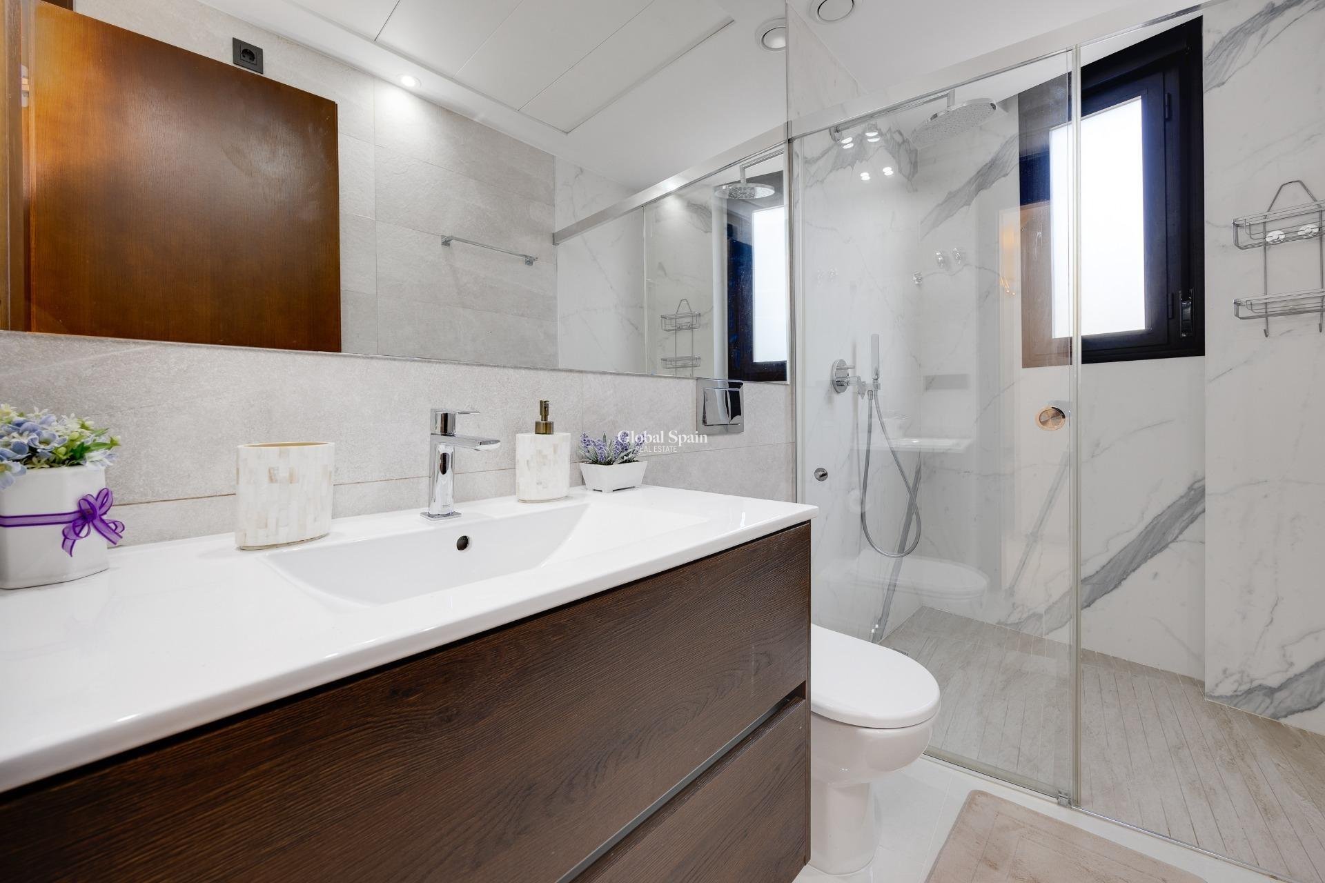 Revente - Villa -
ORIHUELA COSTA - VILLAMARTÍN