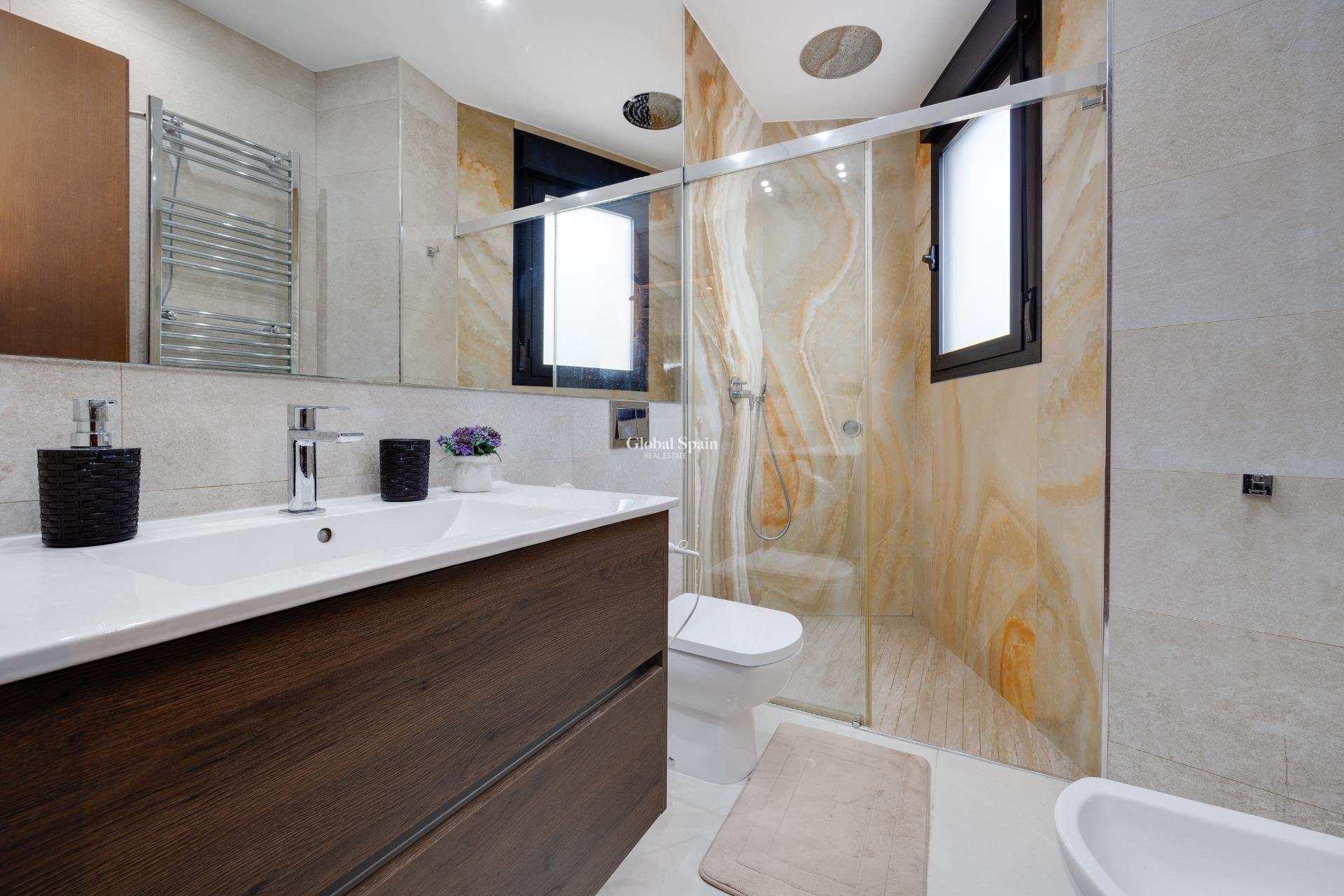 Revente - Villa -
ORIHUELA COSTA - VILLAMARTÍN