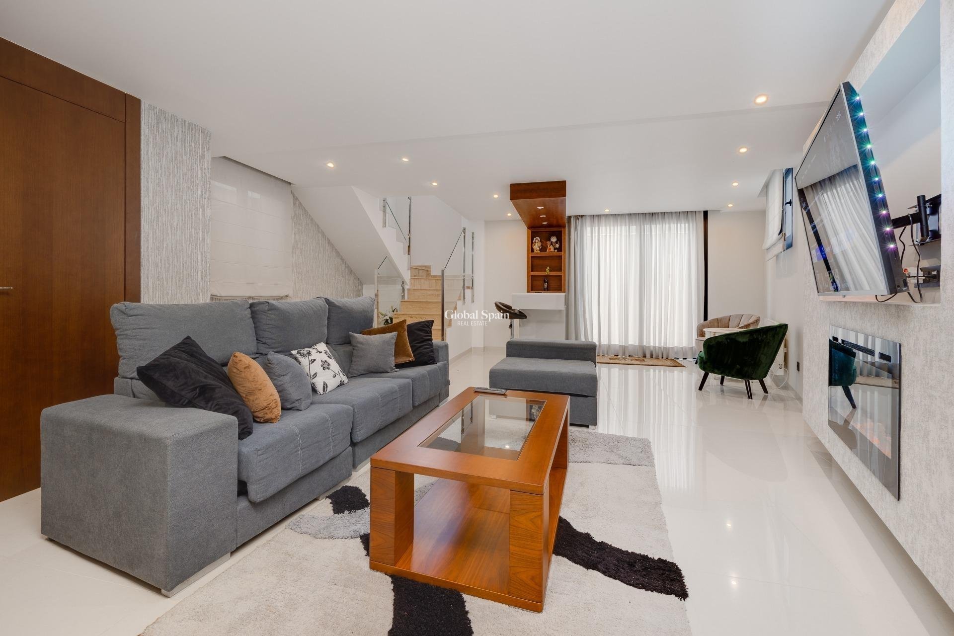 Revente - Villa -
ORIHUELA COSTA - VILLAMARTÍN