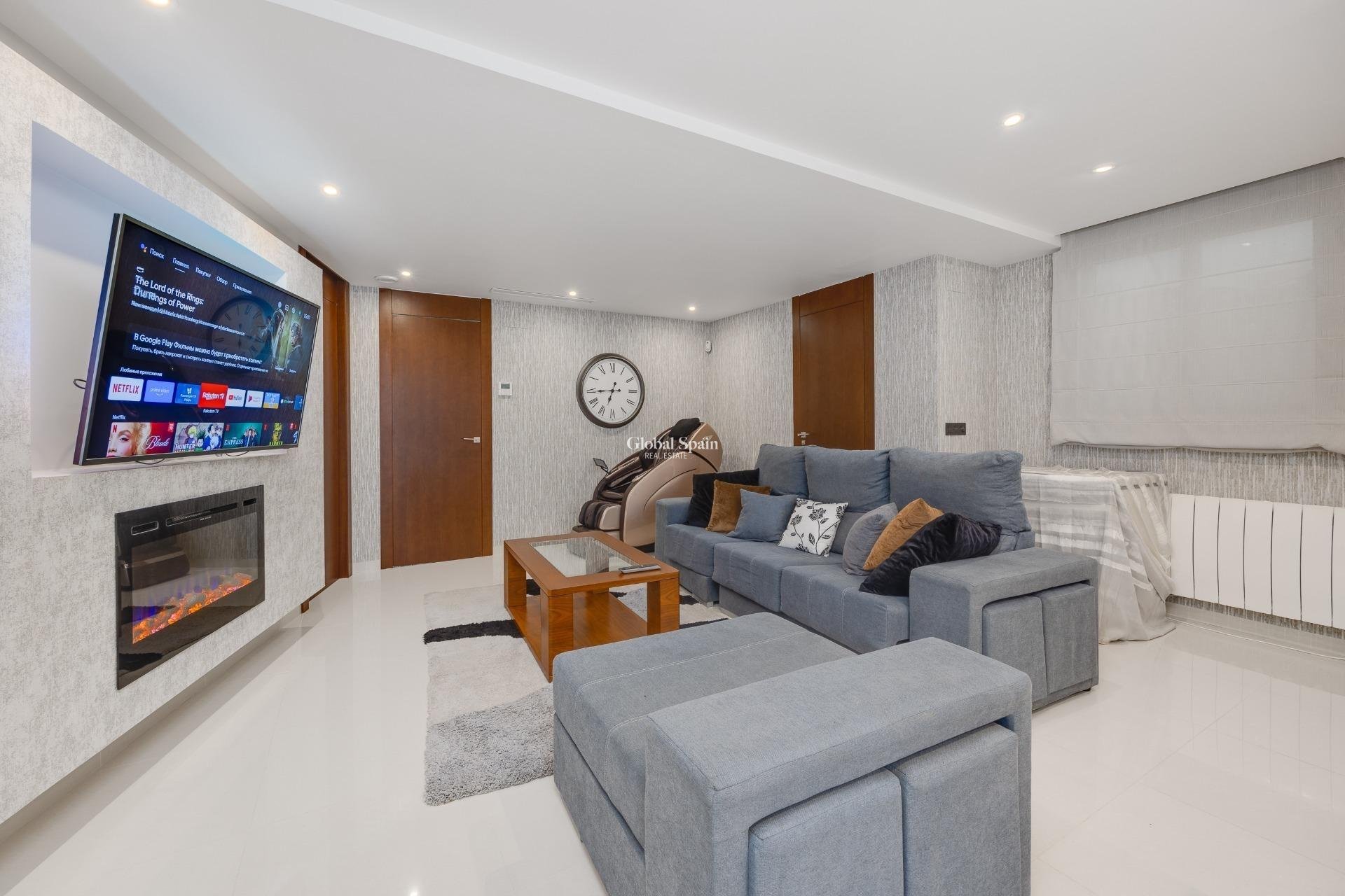 Revente - Villa -
ORIHUELA COSTA - VILLAMARTÍN