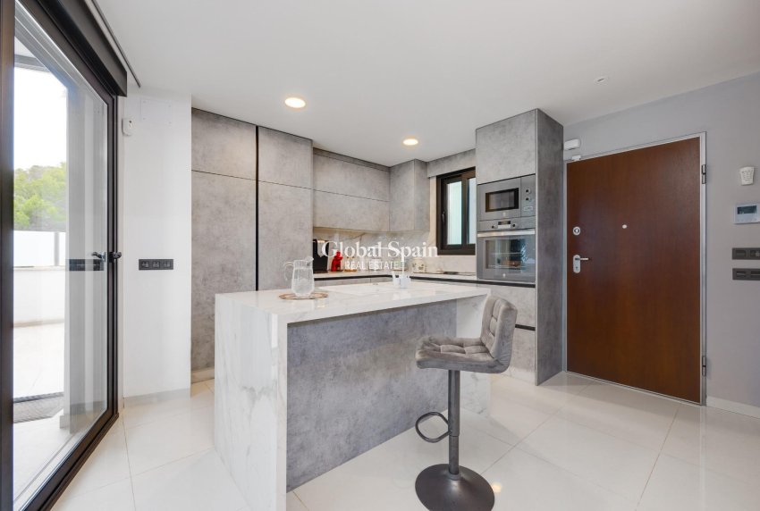 Revente - Villa -
ORIHUELA COSTA - VILLAMARTÍN