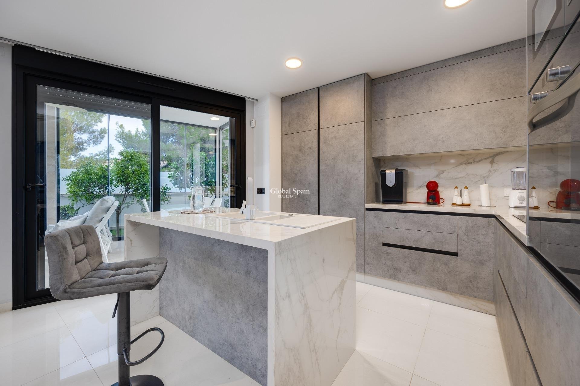 Revente - Villa -
ORIHUELA COSTA - VILLAMARTÍN