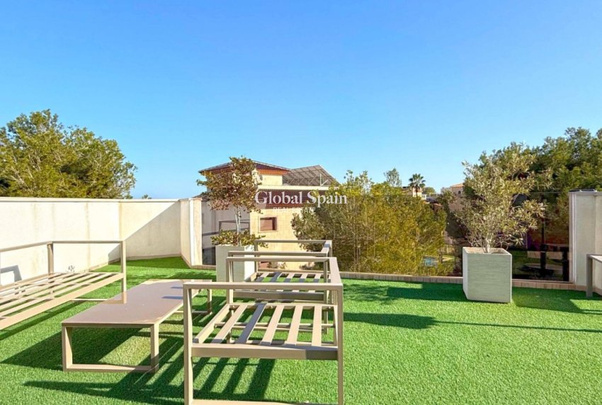 Revente - Villa -
ORIHUELA COSTA - VILLAMARTÍN