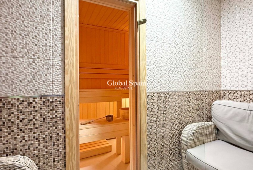 Revente - Villa -
ORIHUELA COSTA - VILLAMARTÍN