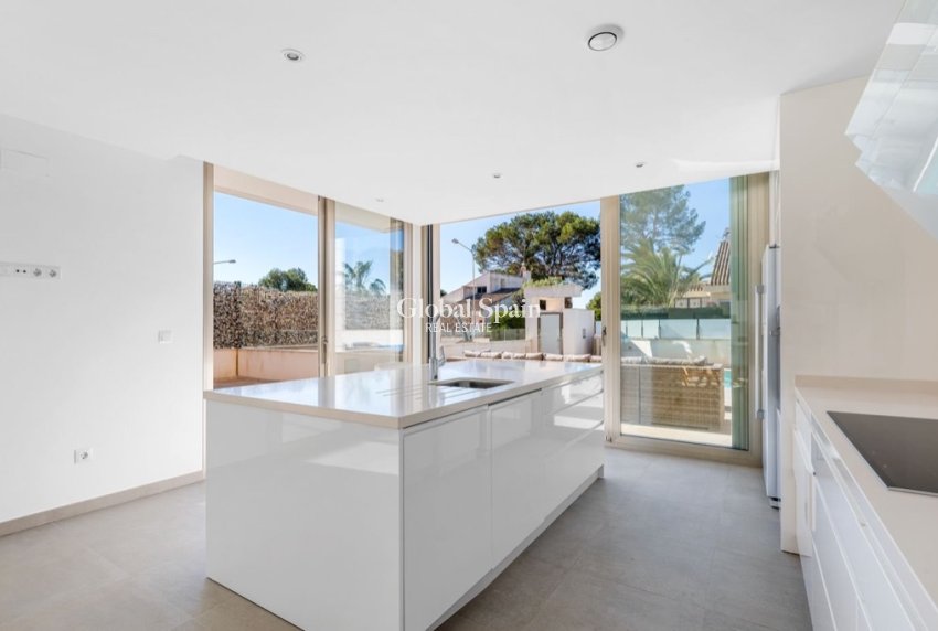 Revente - Villa -
ORIHUELA COSTA - VILLAMARTÍN