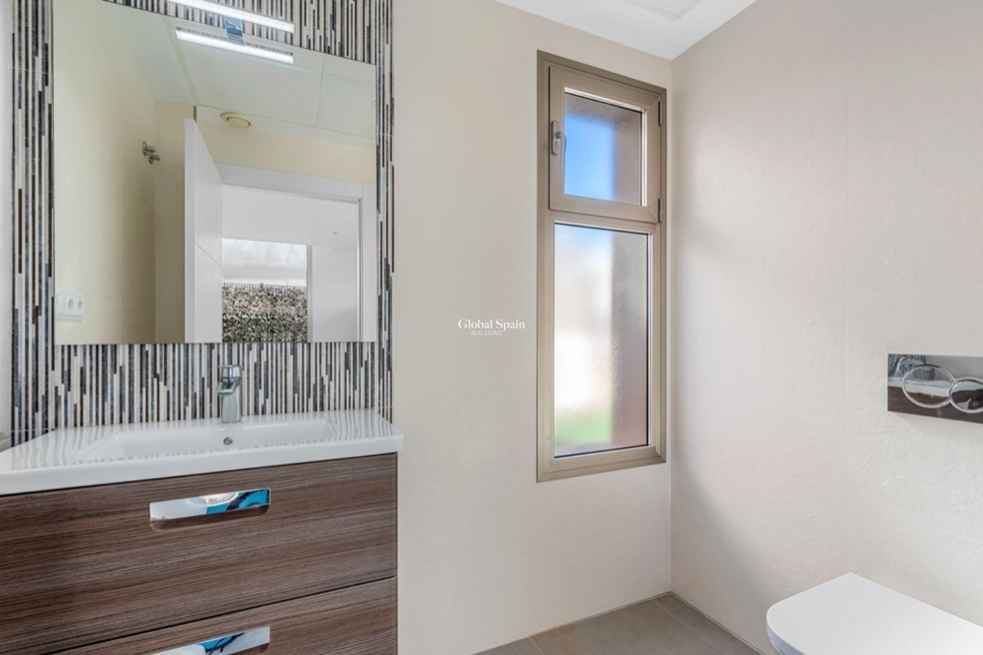 Revente - Villa -
ORIHUELA COSTA - VILLAMARTÍN