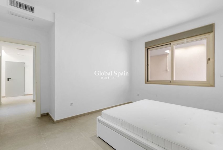 Revente - Villa -
ORIHUELA COSTA - VILLAMARTÍN