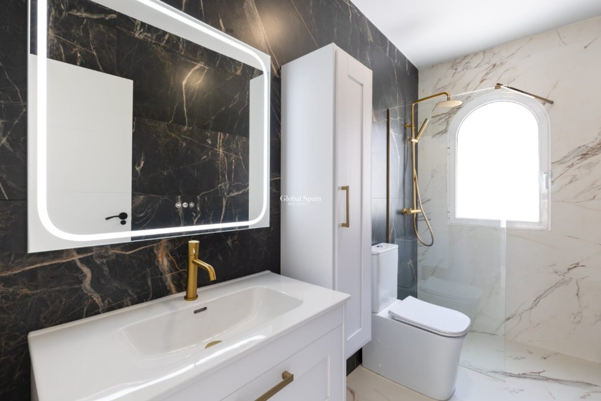 Revente - Villa -
ORIHUELA COSTA - VILLAMARTÍN