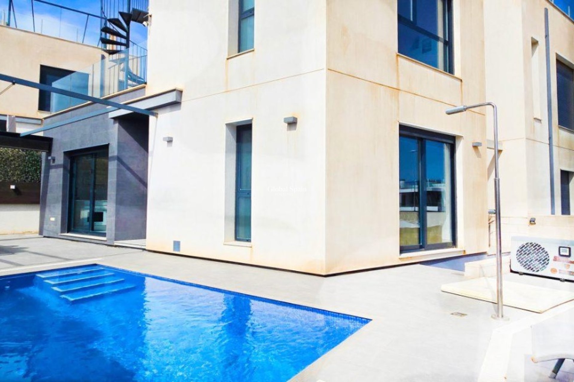 Revente - Villa -
ORIHUELA COSTA - VILLAMARTÍN