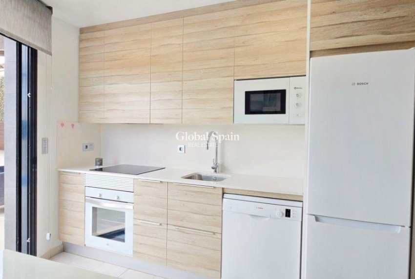 Revente - Villa -
ORIHUELA COSTA - VILLAMARTÍN