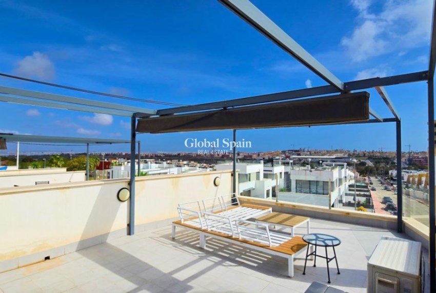 Revente - Villa -
ORIHUELA COSTA - VILLAMARTÍN