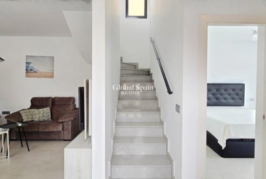 Revente - Villa -
ORIHUELA COSTA - VILLAMARTÍN