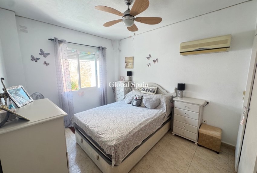 Revente - Villa -
ORIHUELA COSTA - VILLAMARTÍN