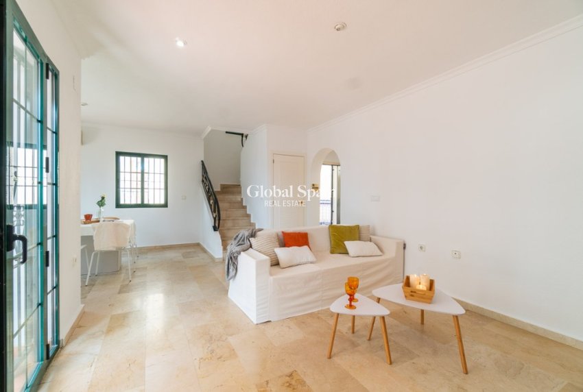 Revente - Villa -
ORIHUELA COSTA - VILLAMARTÍN