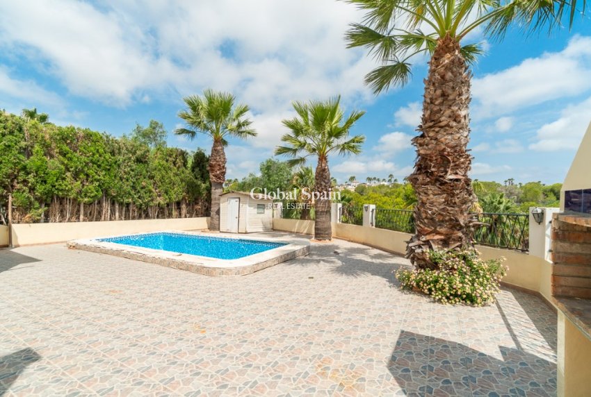 Revente - Villa -
ORIHUELA COSTA - VILLAMARTÍN