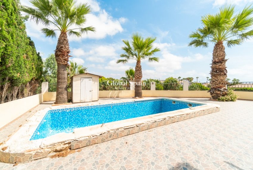 Revente - Villa -
ORIHUELA COSTA - VILLAMARTÍN