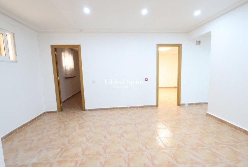 Revente - VILLA -
ORIHUELA COSTA - VILLAMARTÍN