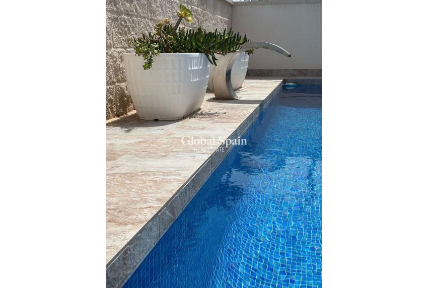 Revente - VILLA -
ORIHUELA COSTA - VILLAMARTÍN