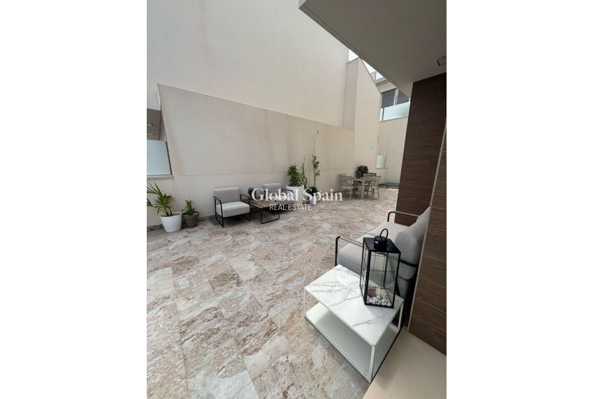 Revente - VILLA -
ORIHUELA COSTA - VILLAMARTÍN