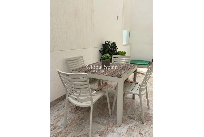 Revente - VILLA -
ORIHUELA COSTA - VILLAMARTÍN