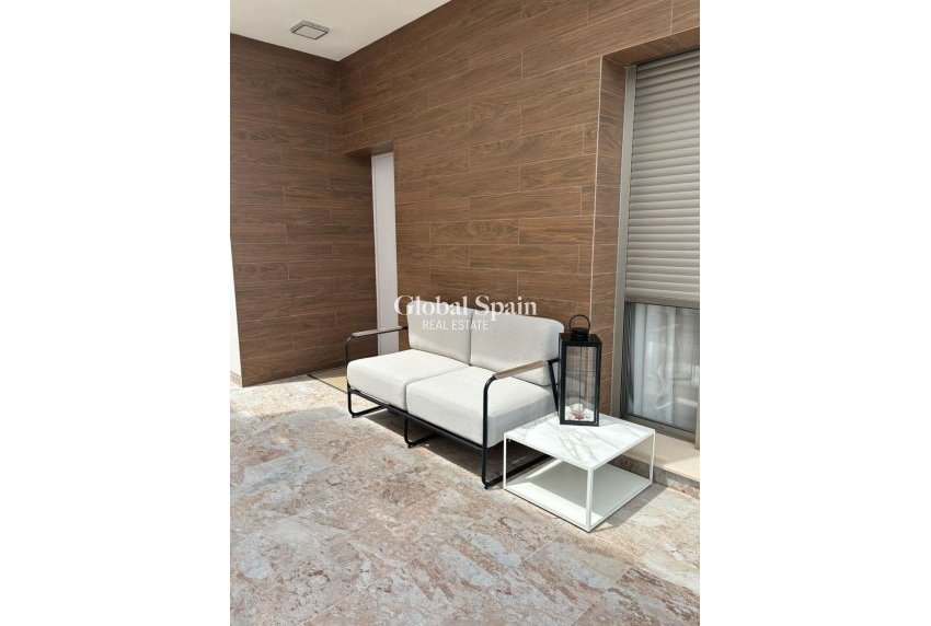 Revente - VILLA -
ORIHUELA COSTA - VILLAMARTÍN