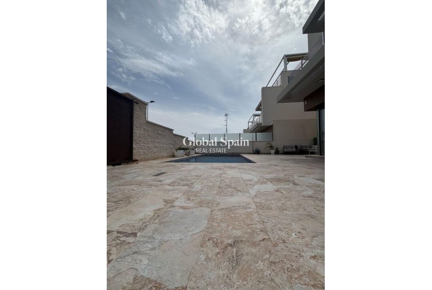 Revente - VILLA -
ORIHUELA COSTA - VILLAMARTÍN