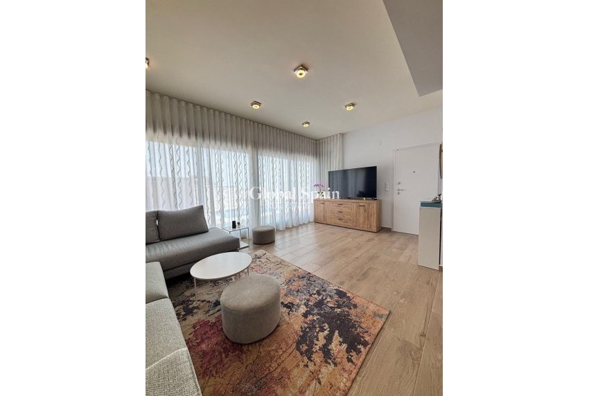 Revente - VILLA -
ORIHUELA COSTA - VILLAMARTÍN