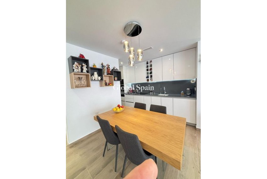 Revente - VILLA -
ORIHUELA COSTA - VILLAMARTÍN