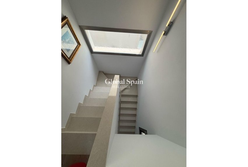 Revente - VILLA -
ORIHUELA COSTA - VILLAMARTÍN