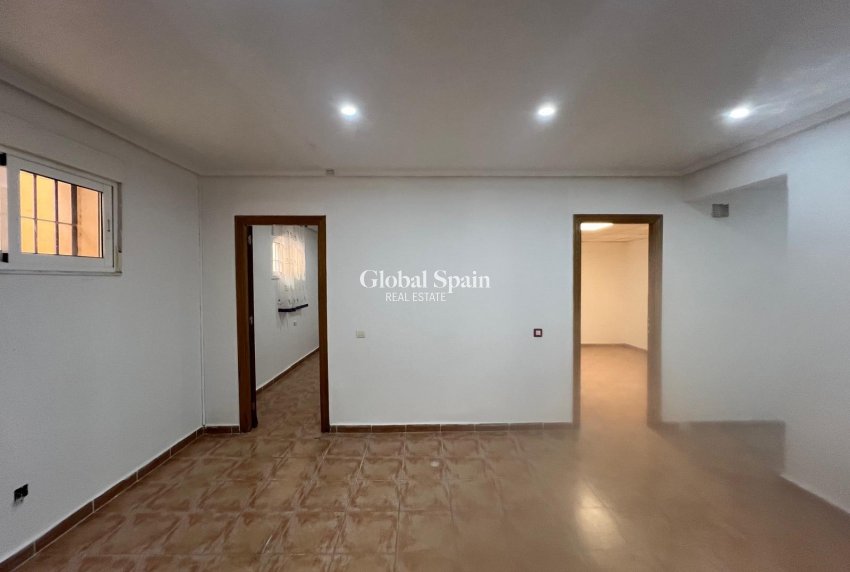 Revente - VILLA -
ORIHUELA COSTA - VILLAMARTÍN