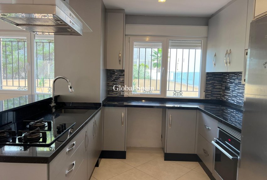 Revente - VILLA -
ORIHUELA COSTA - VILLAMARTÍN