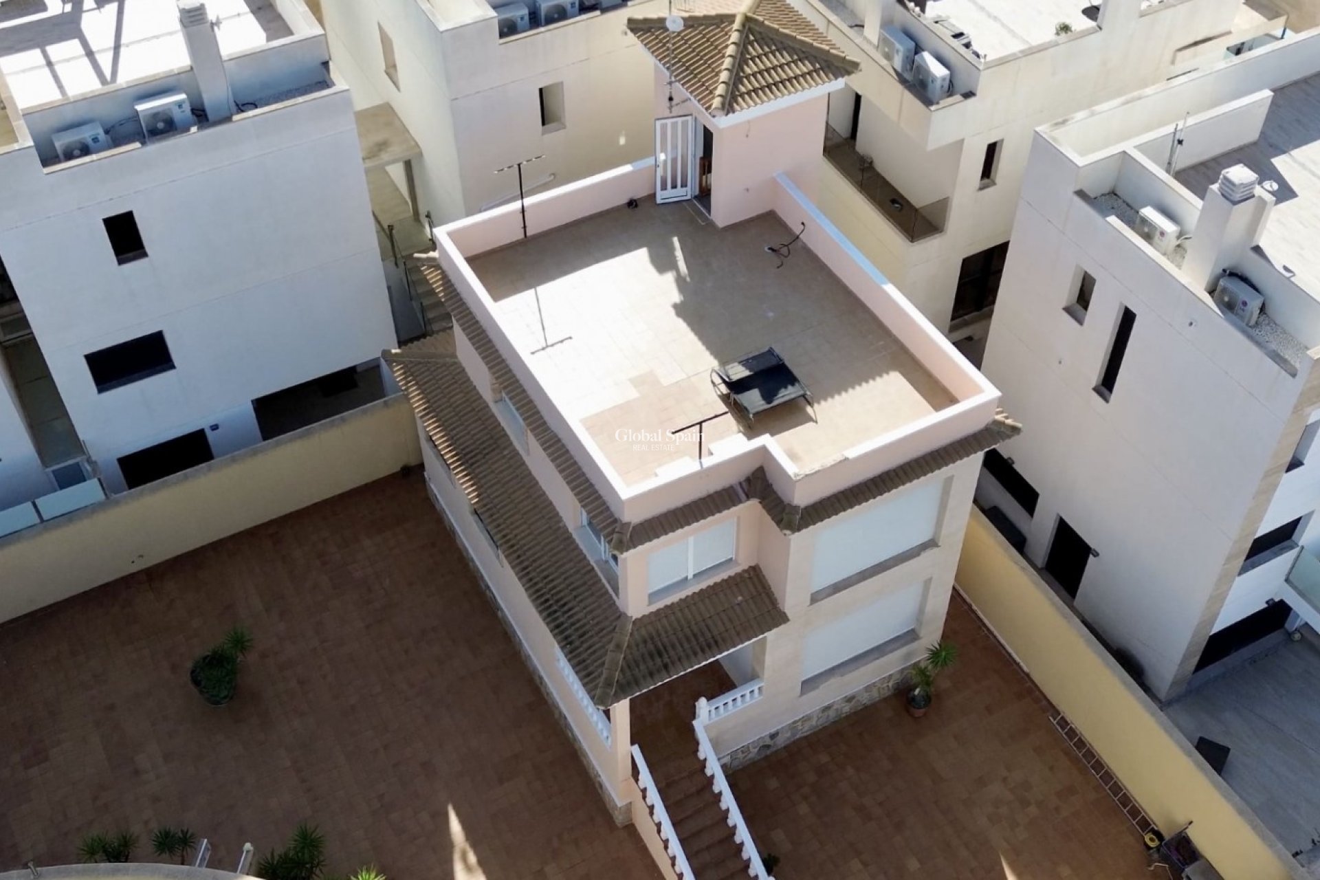 Revente - VILLA -
ORIHUELA COSTA - VILLAMARTÍN