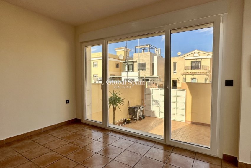 Revente - VILLA -
ORIHUELA COSTA - VILLAMARTÍN