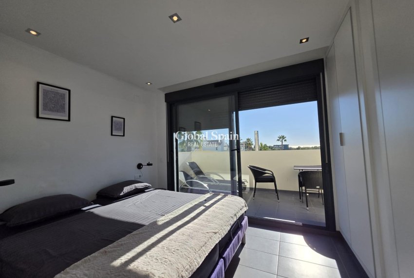 Revente - VILLA -
ORIHUELA COSTA - VILLAMARTÍN