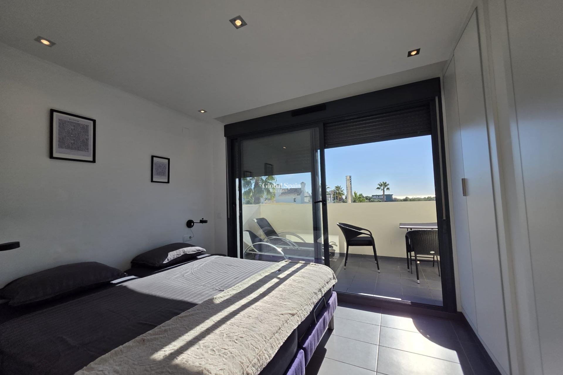 Revente - VILLA -
ORIHUELA COSTA - VILLAMARTÍN