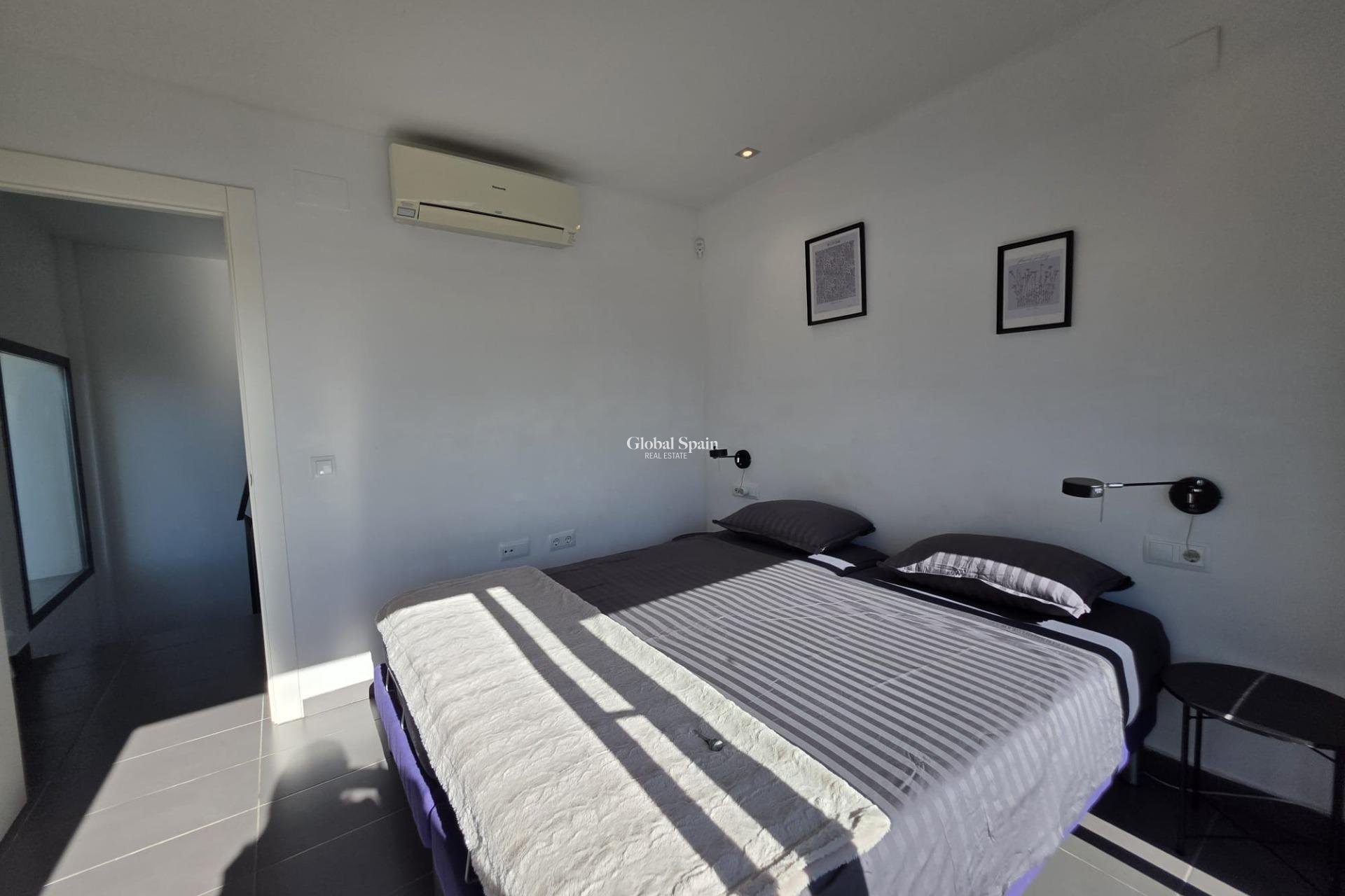 Revente - VILLA -
ORIHUELA COSTA - VILLAMARTÍN