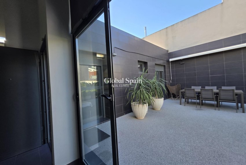 Revente - VILLA -
ORIHUELA COSTA - VILLAMARTÍN