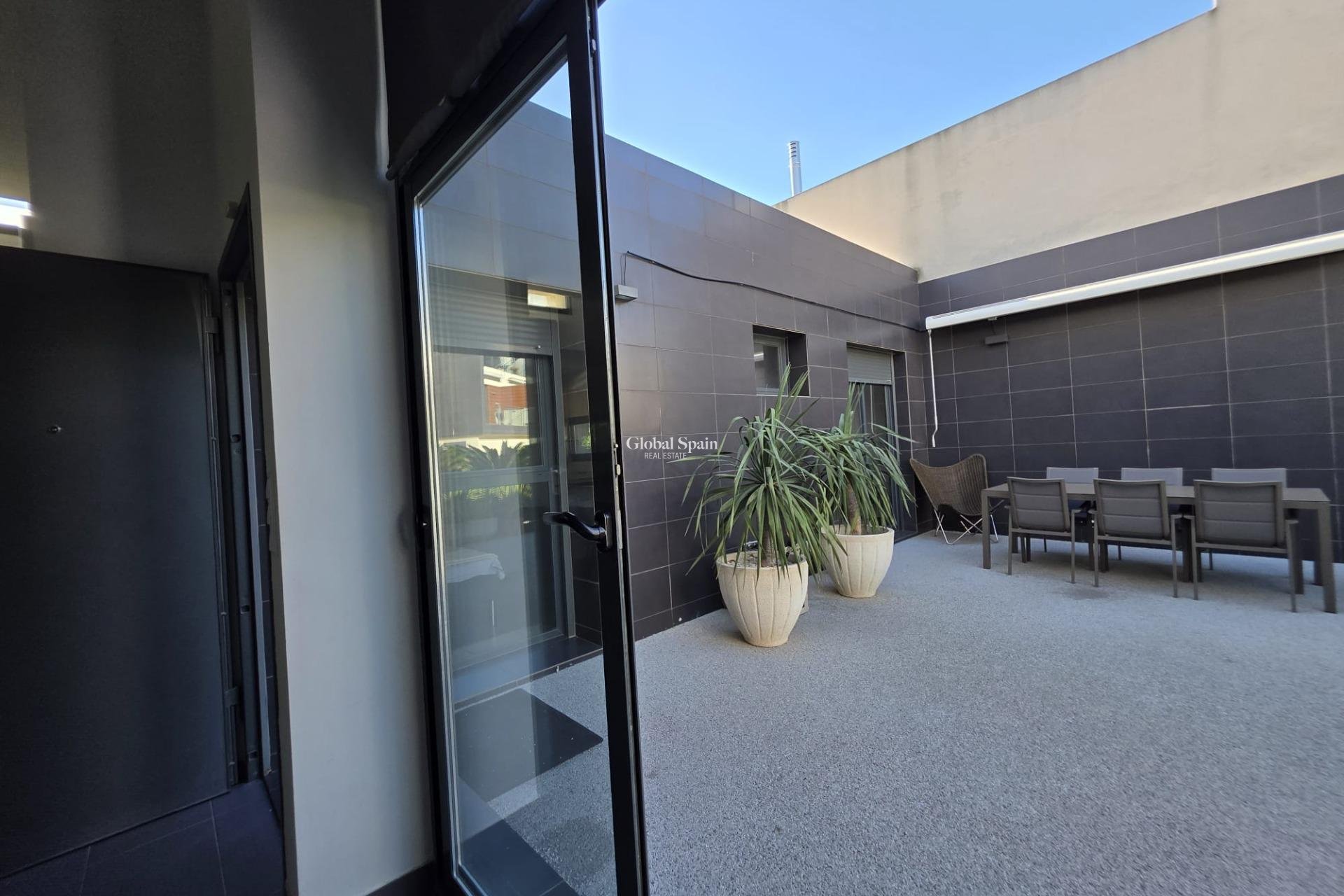 Revente - VILLA -
ORIHUELA COSTA - VILLAMARTÍN