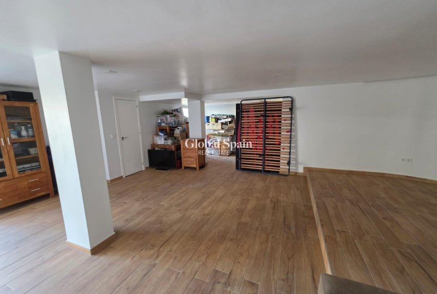 Revente - VILLA -
ORIHUELA COSTA - VILLAMARTÍN