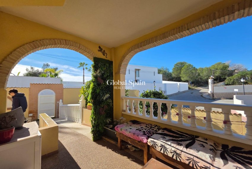 Revente - VILLA -
ORIHUELA COSTA - VILLAMARTÍN