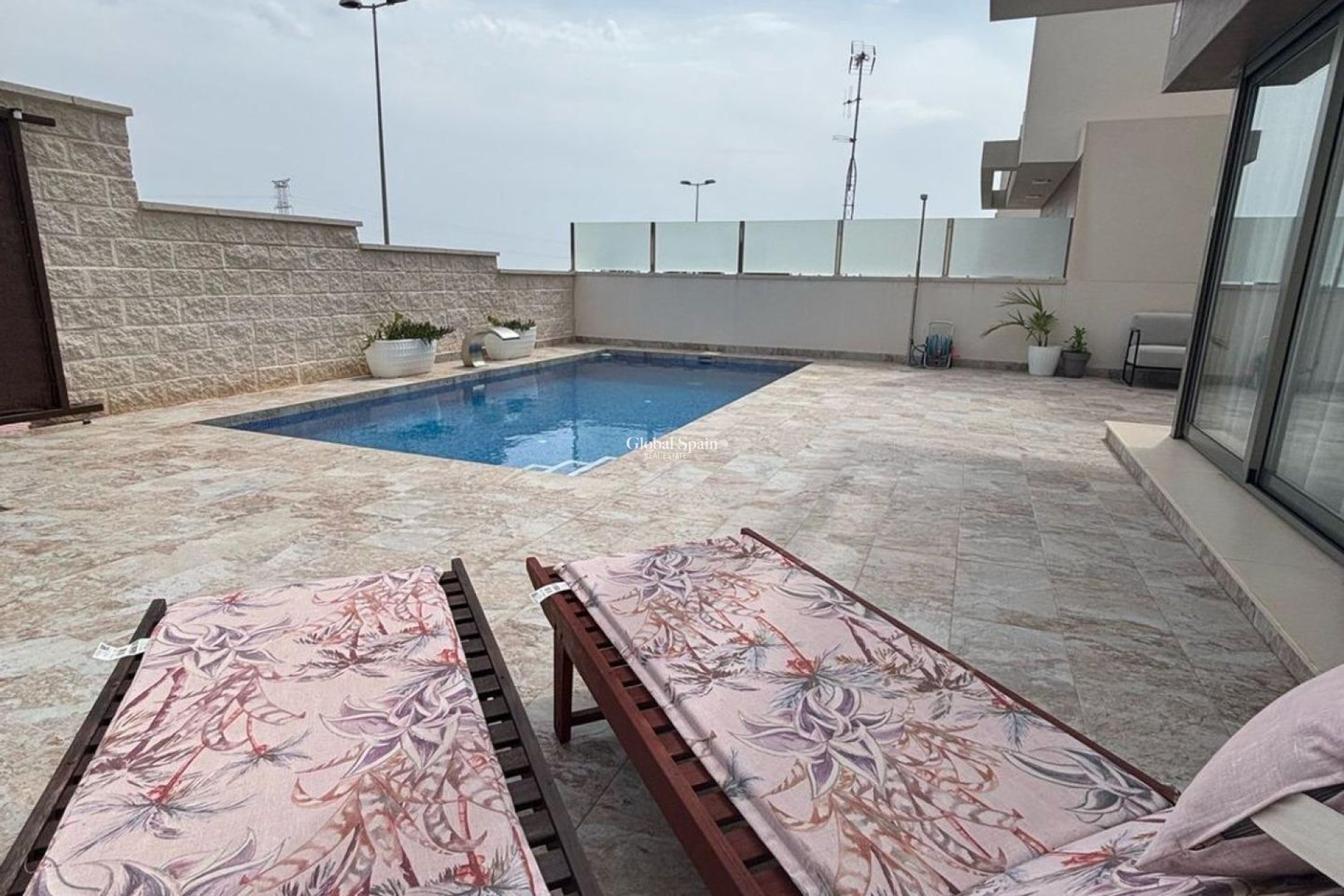 Revente - VILLA -
ORIHUELA COSTA - VILLAMARTÍN