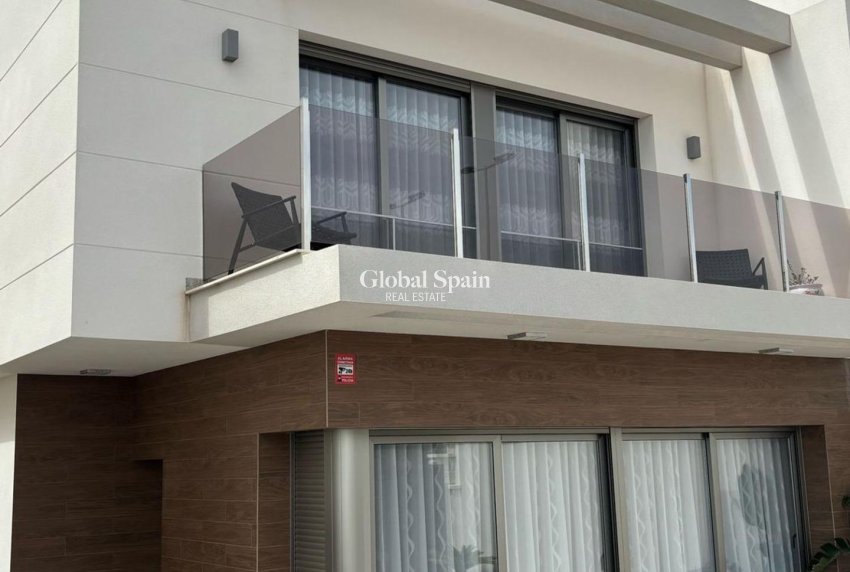 Revente - VILLA -
ORIHUELA COSTA - VILLAMARTÍN