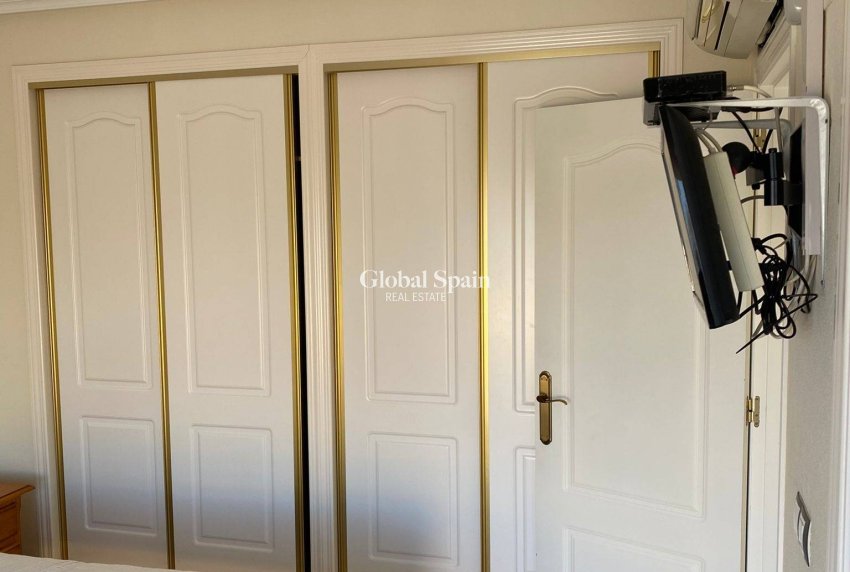 Revente - VILLA -
ORIHUELA COSTA - VILLAMARTÍN